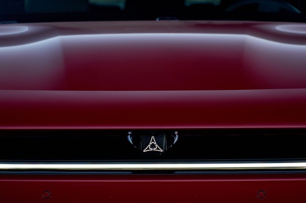 De Dodge Charger Daytona levert 680 pk. Hoe verhoudt deze elektrische musclecar zich tot de snelle EV's van Hyundai, Genesis, Tesla en BMW?