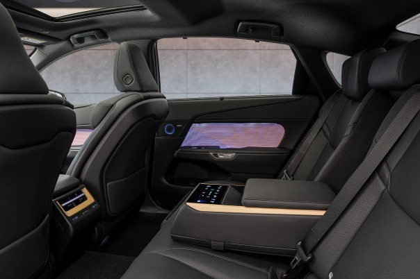 Nederlandse prijzen nieuwe Lexus ES bekend: duur maar erg compleet