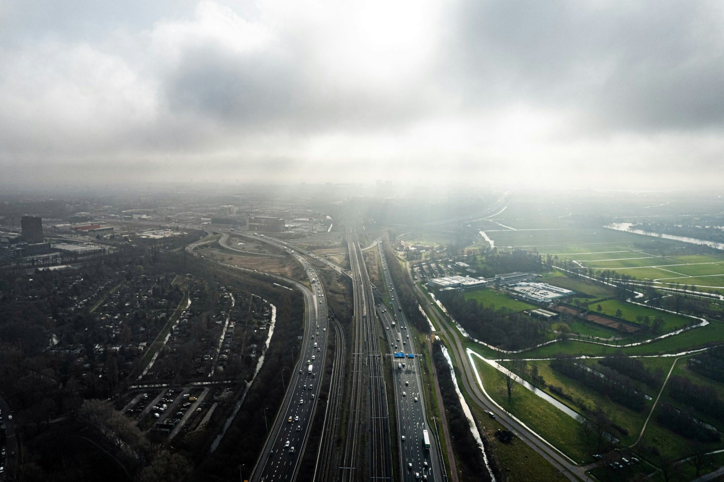CO₂-uitstoot auto's daalt terwijl we juist meer rijden - foto 1